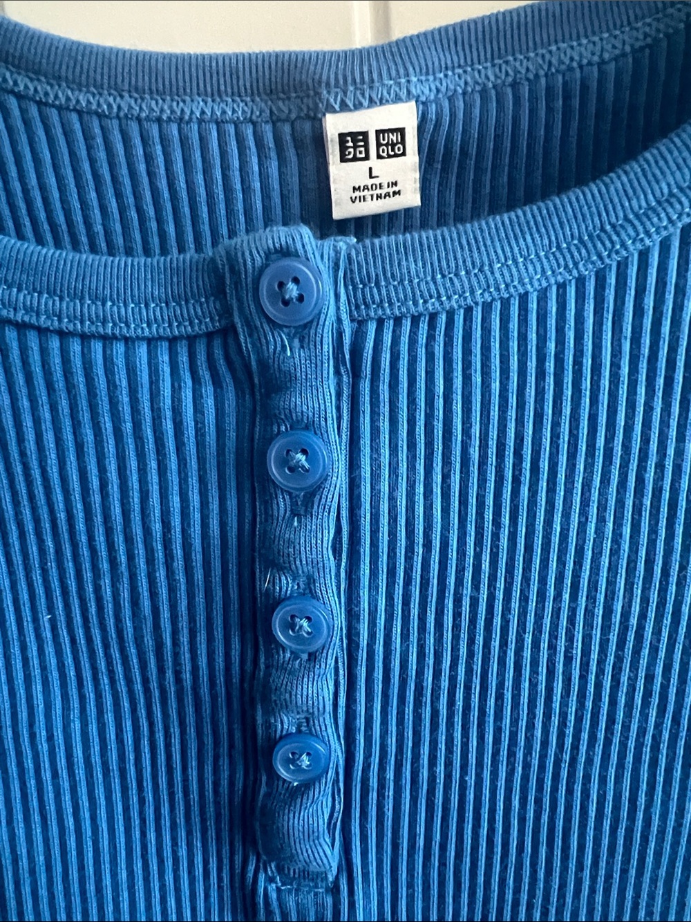 Uniqlo crop Blue Ribbed Button-Front Tank - Picture 2 of 4